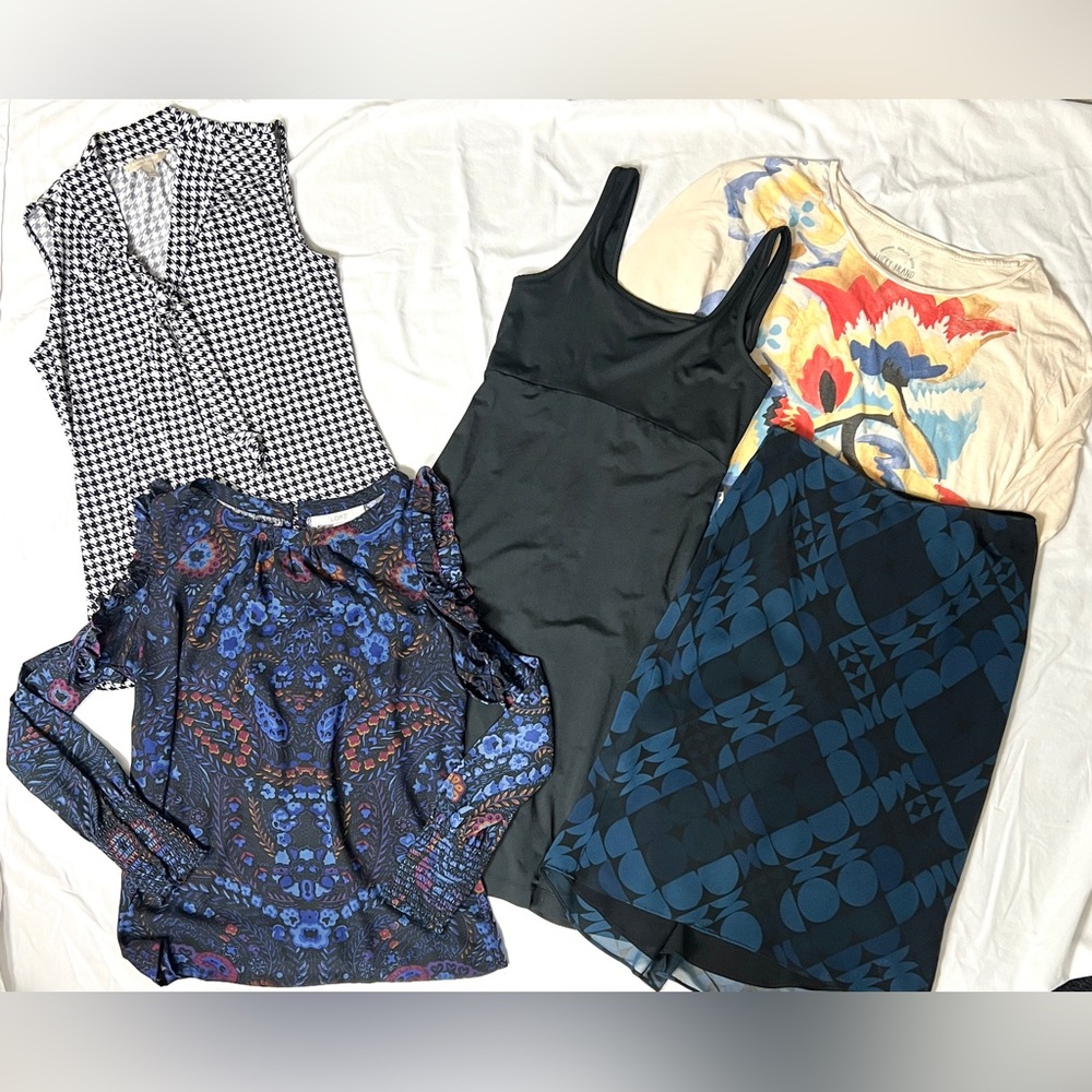 END OF THE YEAR SALE! 3 tops 1 skirt & 1 dress bundle for 1 price! Express Loft